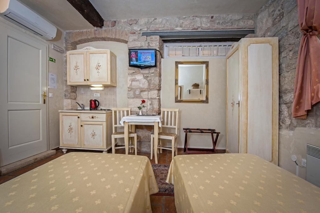 Residence Marco Polo Centro Storico روفينج المظهر الخارجي الصورة