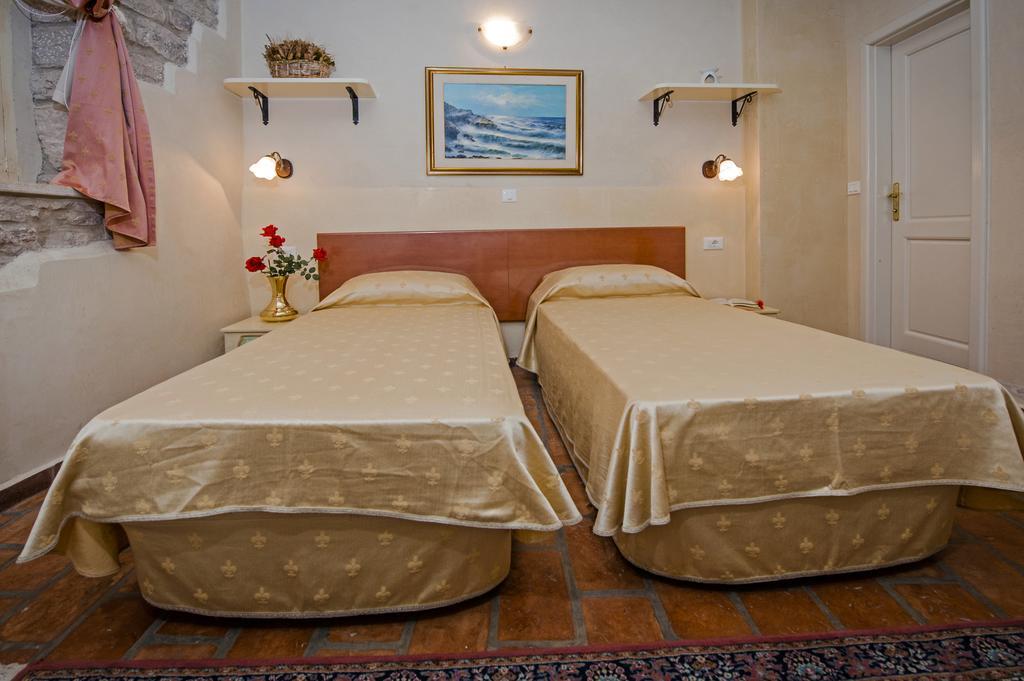 Residence Marco Polo Centro Storico روفينج المظهر الخارجي الصورة