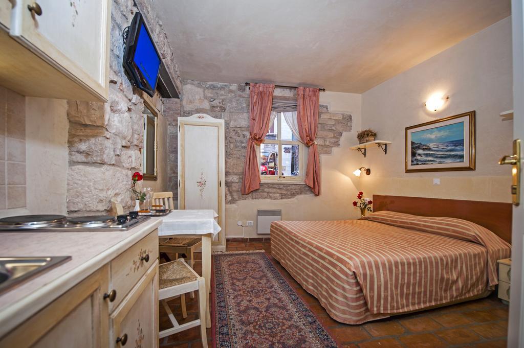 Residence Marco Polo Centro Storico روفينج المظهر الخارجي الصورة